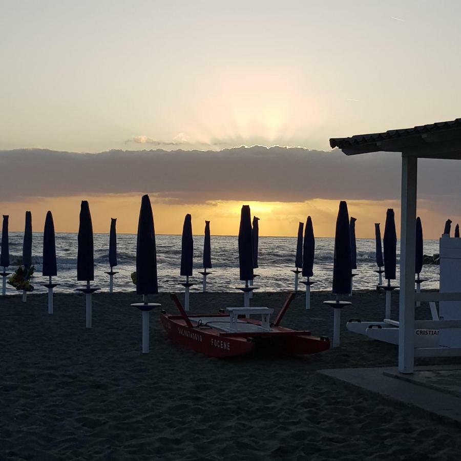 B&B Fiumicino Airport Resort المظهر الخارجي الصورة